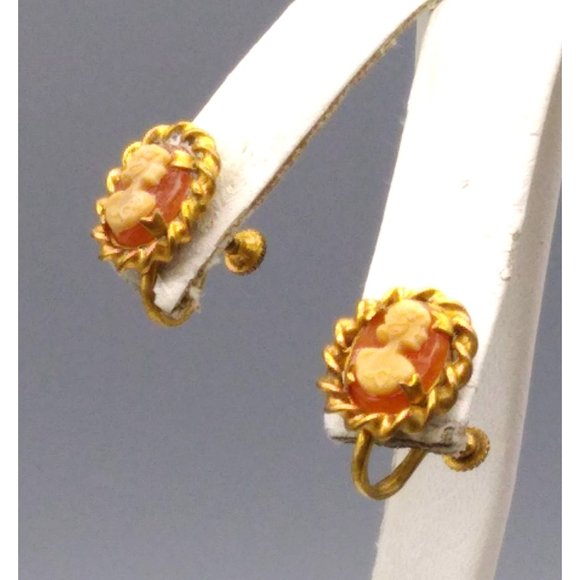 Vintage Cameo Screw Back Earrings, Romantic Love Gift, Classic Style - Picture 3 of 4